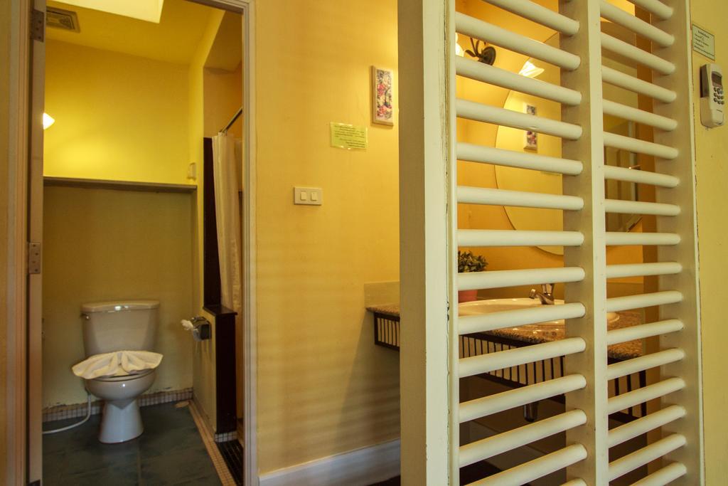 Brookside Valley Resort Rayong Buitenkant foto