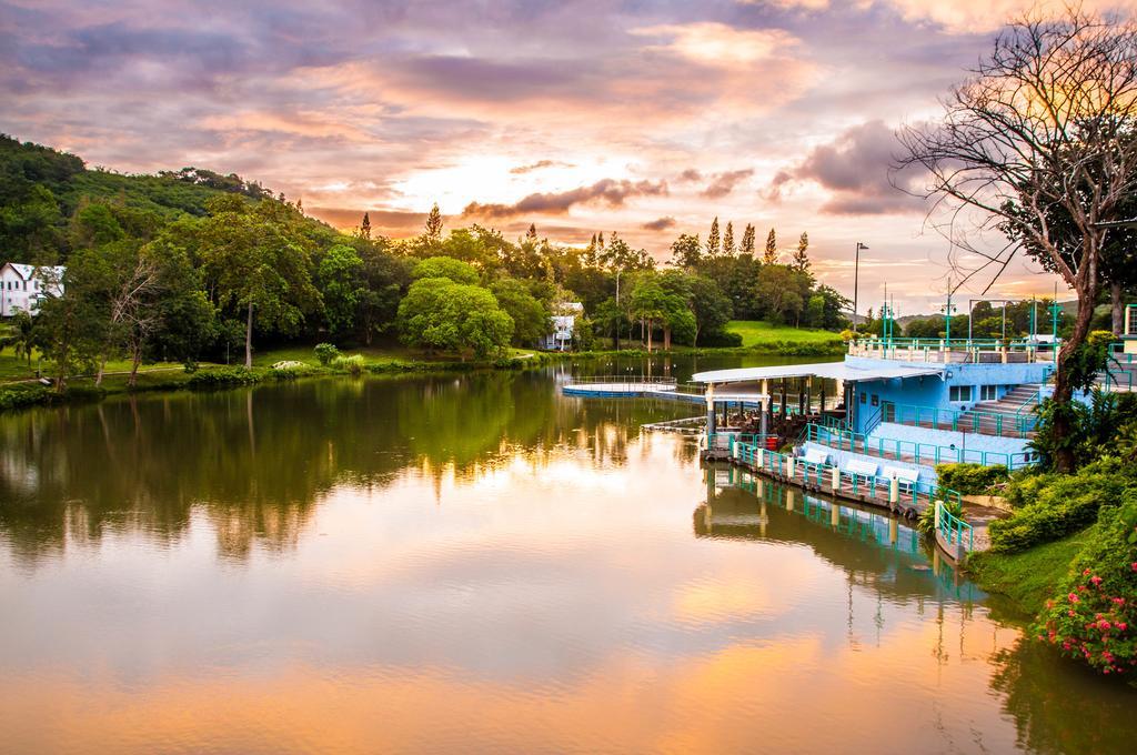 Brookside Valley Resort Rayong Buitenkant foto